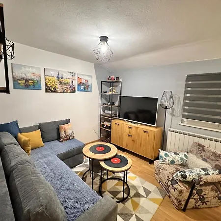 Cozy Sarajevo City Center Apartment With Private Garden Casa de Férias *