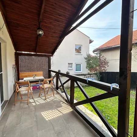 Casa de Férias Cozy Sarajevo City Center Apartment With Private Garden