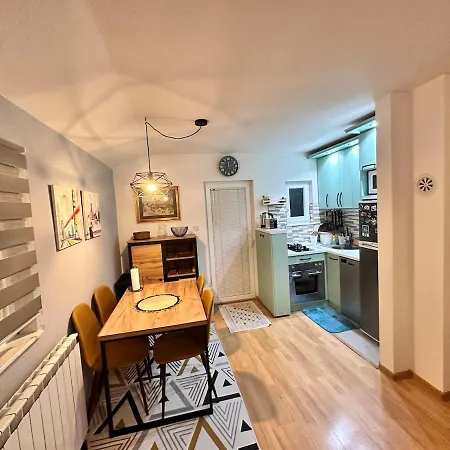 Cozy Sarajevo City Center Apartment With Private Garden *