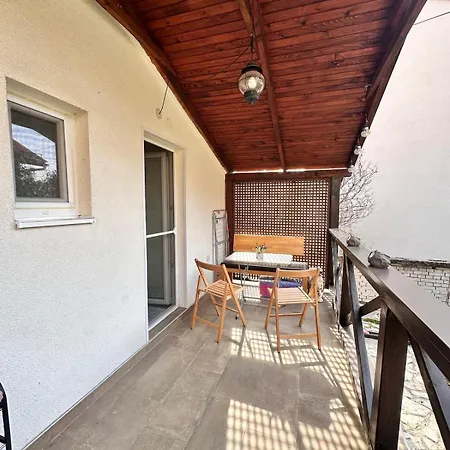 Cozy Sarajevo City Center Apartment With Private Garden Casa de Férias *